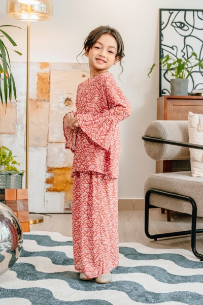 Safeya Kurung Pink Grey