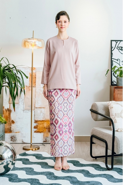 Hannah Kurung Mini in Pink